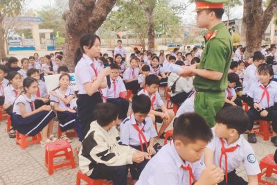 LIÊN ĐỘI TRƯỜNG TH TỊNH PHONG TĂNG CƯỜNG TUYÊN TRUYỀN PHÁP LUẬT VỀ PHÒNG CHÁY CHỮA CHÁY, PHÒNG CHỐNG ĐUỐI NƯỚC VÀ AN TOÀN GIAO THÔNG CHO HỌC SINH