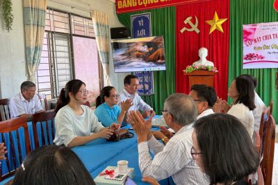 Một số hình ảnh trong buổi gặp mặt chia tay giáo viên về hưu: Cô giáo Bùi Thị Thanh Trịnh