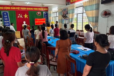 Thực hiện chương trình công tác của Chi bộ năm 2026, Chi bộ Trường Tiểu học Tịnh Phong đã long trọng tổ chức Lễ kết nạp đảng viên cho quần chúng ưu tú đồng chí Nguyễn Thị Mỹ A và Hội nghị sơ kết công tác xây dựng Đảng 6 tháng đầu năm, triển khai phương hướng, nhiệm vụ 6 tháng cuối năm 2026.